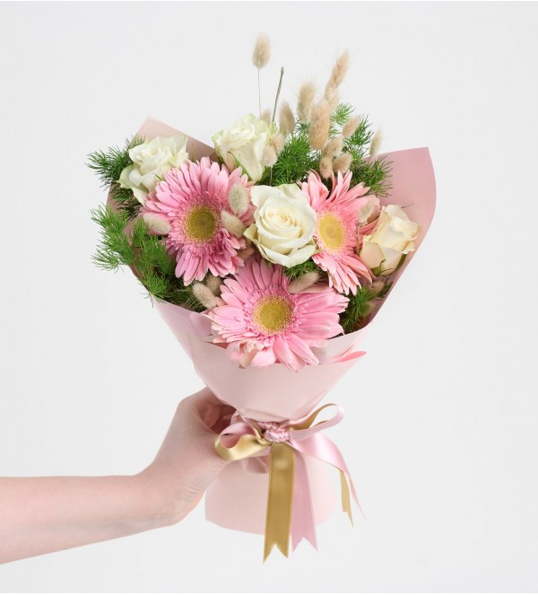 Pembe Gerberalar ve Beyaz Güller