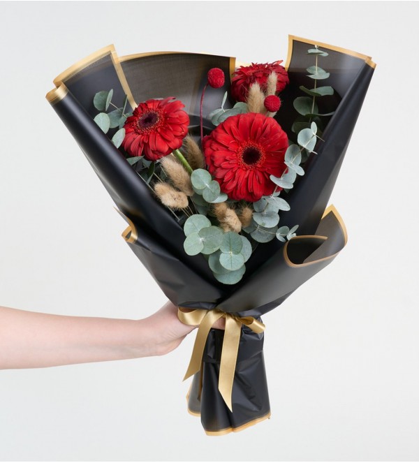 Buket Kağıdında Kırmızı Gerbera ve Okaliptus