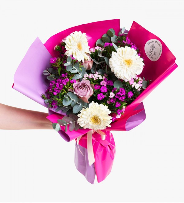 Lila Güller ve Beyaz Gerberalar